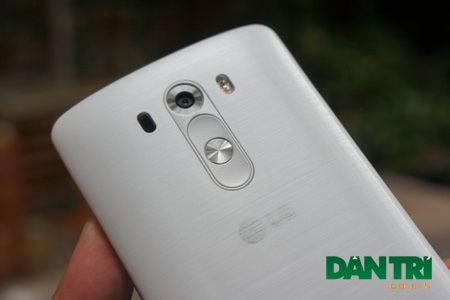 Trên tay LG G3 và bao da QuickCircle sắp bán ra tại Việt Nam - 6 Các phím bấm vật lý đều được đưa ra mặt sau, tương tự như G2