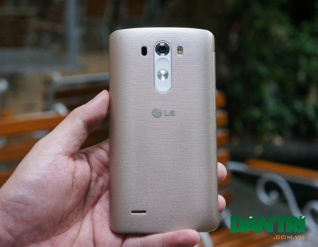 Trên tay LG G3 và bao da QuickCircle sắp bán ra tại Việt Nam - 12 Mặt sau tương tự như thiết kế của lớp vỏ theo máy.