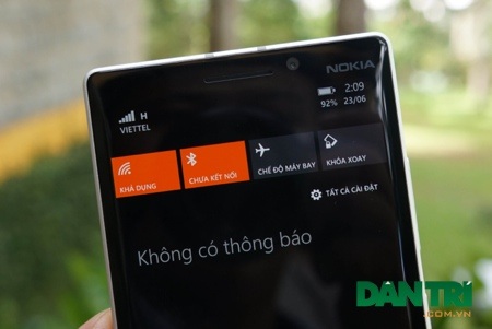 Lumia 930 chính thức bán ra thị trường với giá 12,99 triệu đồng - 13 Máy sử dụng Windows Phone 8.1 mới nhất của Microsoft.