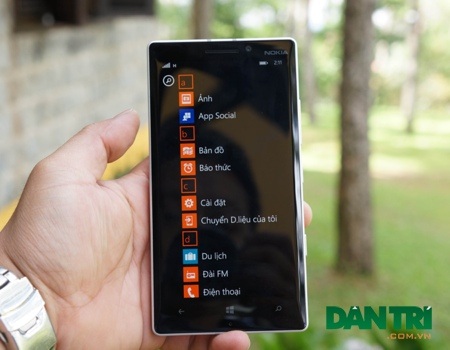 Máy sử dụng Windows Phone 8.1 mới nhất của Microsoft. 