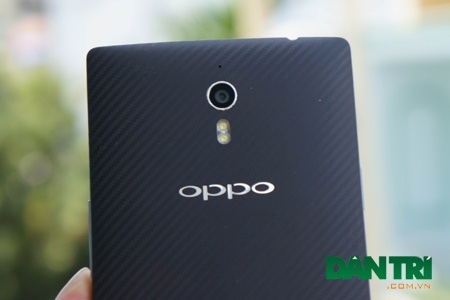 Oppo tung smartphone 2K đầu tiên tại thị trường Việt - 10 Oppo trang bị cho máy camera 13 Mpx và trợ sáng bằng đèn Flash kép