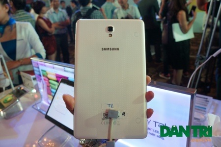 Samsung chính thức mang Galaxy Tab S về Việt Nam, giá từ 12 triệu đồng - 9 Toàn bộ mặt sau