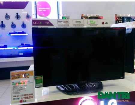 Thị trường TV nhộn nhịp trước thềm World Cup 2014 - 3 Không chỉ có quà tặng, nhiều sản phẩm giảm giá, giúp người dùng dễ mua sắm trong thời gian này.