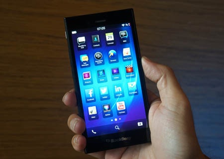 Trên tay Blackberry Z3 tại Việt Nam.