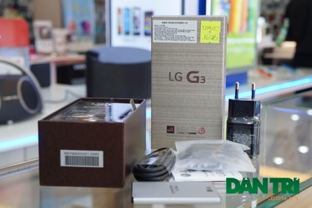 Đập hộp LG G3 phiên bản 16 GB giá 12,9 triệu đồng - 4 Những phụ kiện đi kèm máy