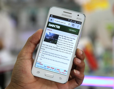 Máy dùng màn hình rộng 4,5 inch