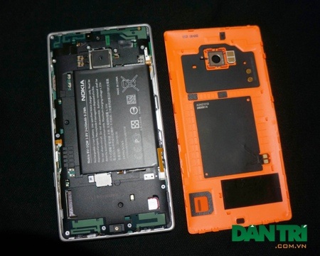 "Mổ xẻ" Lumia 930 để khám phá bên trong - 4 Từ đây là hành trình để tháo rời các thiết bị