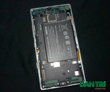 "Mổ xẻ" Lumia 930 để khám phá bên trong - 7 Tiến hành tháo từng ốc vít