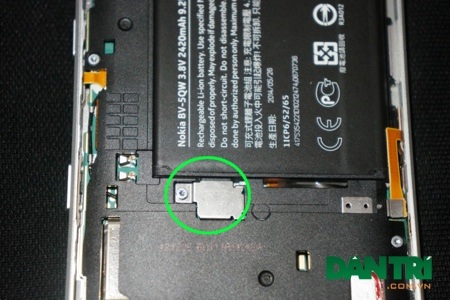 "Mổ xẻ" Lumia 930 để khám phá bên trong - 8 Tiến hành tháo từng ốc vít