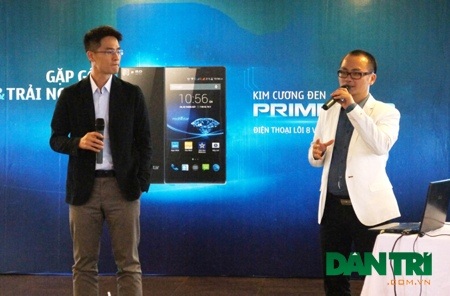 Đại diện MediaTek và Mobiistar giới thiệu sản phẩm chip lõi 8. 