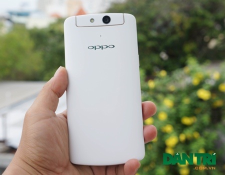 Toàn bộ mặt sau của máy