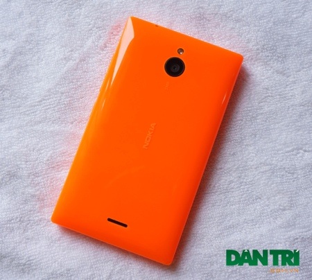 Đánh giá chi tiết điện thoại Nokia X2 vừa bán trên thị trường - 2 Về thiết kế, máy không có nhiều khác biệt so với Nokia X2