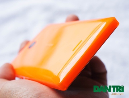 Cận cảnh Nokia X2 chính hãng tại Việt Nam - 8 Cạnh dưới trơn