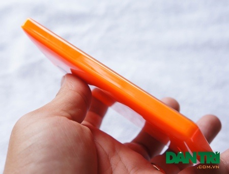 Cận cảnh Nokia X2 chính hãng tại Việt Nam - 6 Với cạnh trái trơn