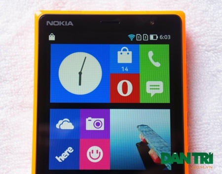 Cận cảnh Nokia X2 chính hãng tại Việt Nam - 11 Màn hình dùng công nghệ ClearBlack cho khả năng hiển thị tốt