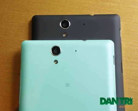 Camera chính 8 Mpx và trợ sáng bằng đèn Flash