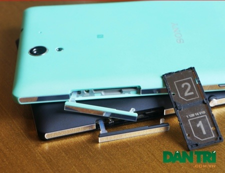 Tại đây, là nơi đạt khay SIM với 2 nơi để SIM