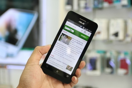 Cận cảnh chiếc Zenfone 4 màn hình 4,5 inch tại Việt Nam