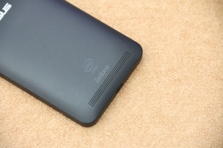 Như loa ngoài được đưa xuống cạnh dưới thay vì ở trên như Zenfone 4 trước đây