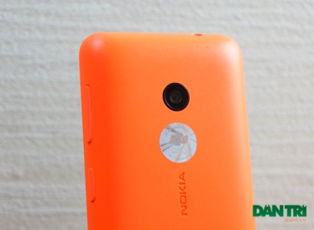 Đập hộp Lumia 530 - chiếc smartphone rẻ nhất hiện nay của Nokia - 4 Máy dùng camera 5 Mpx và không có đèn Flash