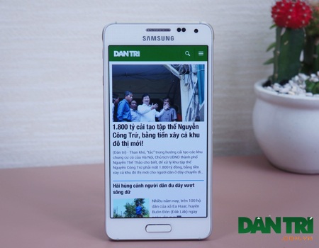 Những smartphone tầm trung hấp dẫn mùa Giáng sinh - 5 Smartphone viền kim loại Galaxy Alpha của Samsung lộ diện tại Việt Nam