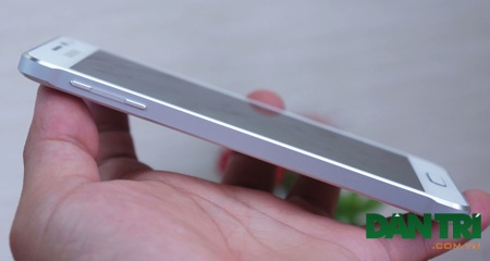 Smartphone viền kim loại Galaxy Alpha của Samsung lộ diện tại Việt Nam - 5 Trông rất sang trọng và đẹp mắt