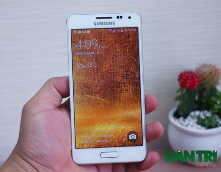 Galaxy Alpha sẽ có giá 14 triệu đồng, bán ra từ đầu tháng 9 - 1 Trên tay Galaxy Alpha phiên bản màu trắng