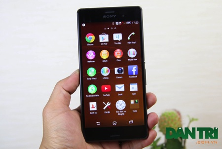 Xperia Z3 bất ngờ xuất hiện tại Việt Nam - 7 Các vị trí đặt phím bấm vẫn không khác gì so với các dòng sản phẩm trước đó