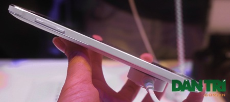 Điểm ấn tượng nhất là khung viền được làm từ chất liệu kim loại