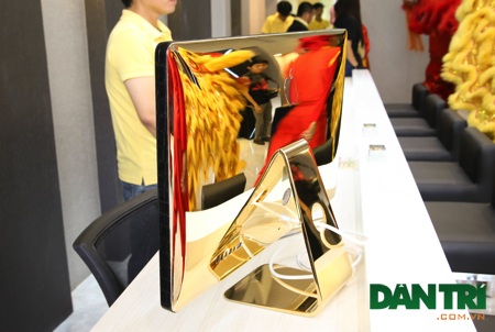 Ngắm Apple iMac mạ vàng và bọc da cá sấu đầu tiên tại Việt Nam - 2 Toàn bộ mặt sau được mạ vàng 17K, viền bọc da cá sấu