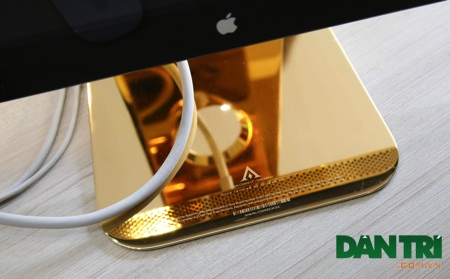 Ngắm Apple iMac mạ vàng và bọc da cá sấu đầu tiên tại Việt Nam - 3 Mỗi sản phẩm mạ vàng đều được khắc tên thương hiệu đã chế tác cùng thông tin về sản phẩm