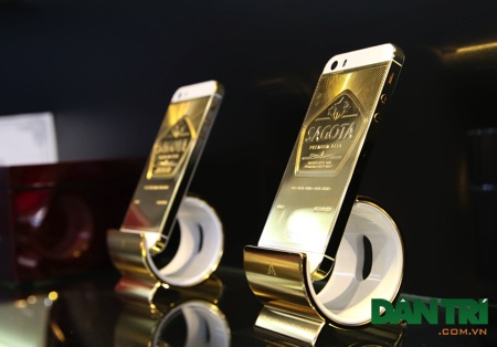 Ngắm Apple iMac mạ vàng và bọc da cá sấu đầu tiên tại Việt Nam - 7 Những chiếc iPhone mạ vàng và khắc tên theo yêu cầu của người tiêu dùng