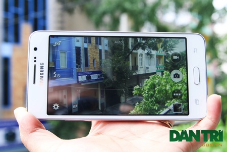 Cận cảnh smartphone "tự sướng" có giá 4,9 triệu đồng của Samsung - 15 Camera chính 8 Mpx.