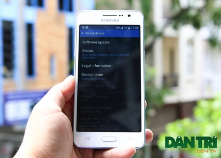 Cận cảnh smartphone "tự sướng" có giá 4,9 triệu đồng của Samsung - 12 Máy khởi chạy nền tảng Android 4.4 mới nhất của Google
