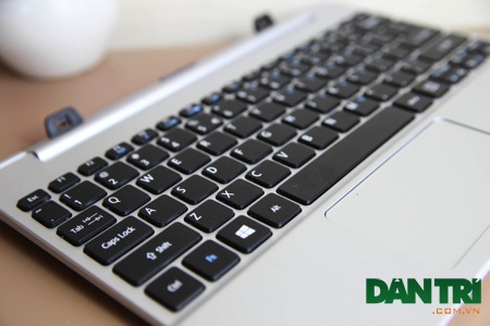 Đập hộp máy tính bảng lai Acer Switch 10 đầu tiên tại Việt Nam - 8 Máy dùng bản lề