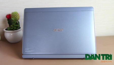 Đập hộp máy tính bảng lai Acer Switch 10 đầu tiên tại Việt Nam - 16 Mặt trước