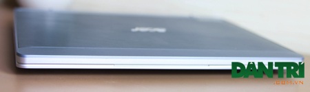 Đập hộp máy tính bảng lai Acer Switch 10 đầu tiên tại Việt Nam - 19 Cạnh dưới
