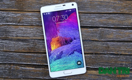 Cảm nhận nhanh Galaxy Note 4: Thiết kế đẹp, tính năng đa nhiệm hay - 1 Điện thoại Galaxy Note 4 màu trắng xuất hiện tại Việt Nam