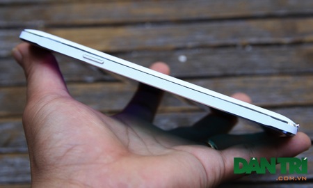 Cảm nhận nhanh Galaxy Note 4: Thiết kế đẹp, tính năng đa nhiệm hay - 2 Cạnh phải là vị trí nút nguồn