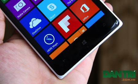 Đập hộp Lumia 830 chính hãng tại Việt Nam - 5 Với 3 phím bấm điều hướng được đưa ra bên ngoài, tương tự Lumia 930