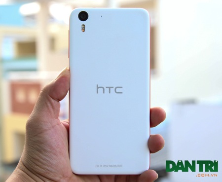 Mặt sau được thiết kế nhám mịn, cầm nắm chắc chắn đồng thời chống bám bụi bẩn, vân tay