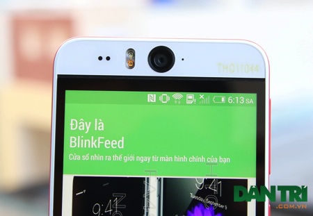 Cận cảnh chiếc camera khủng. 