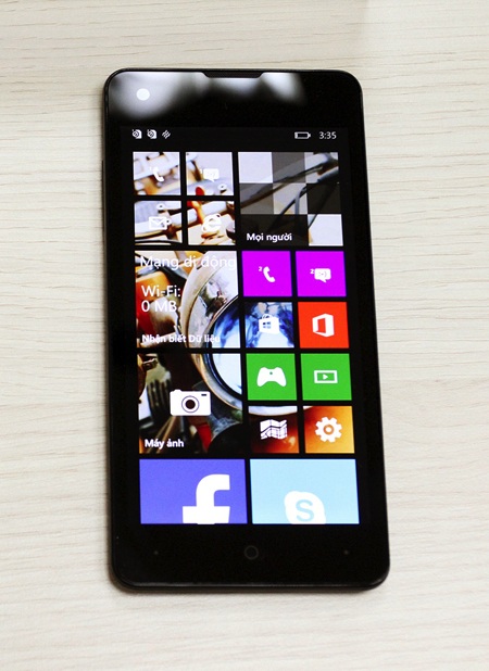 Đánh giá Q-Smart Dream W473: Windows Phone 8.1, mỏng 7,2mm - 4 Q-Smart Dream W473 đã
có mặt trên thị trường ở mức giá gần 4 triệu đồng.