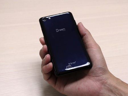 Đánh giá Q-Smart Dream W473: Windows Phone 8.1, mỏng 7,2mm - 2 Q-Smart Dream W473 đã
có mặt trên thị trường ở mức giá gần 4 triệu đồng.