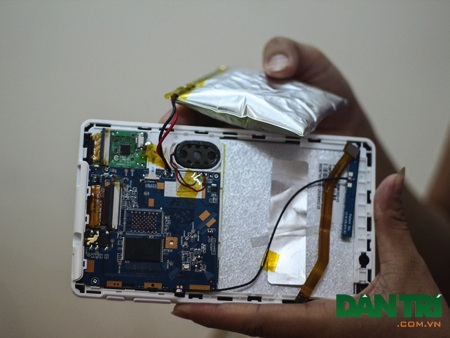 Máy tính bảng Trung Quốc phát nổ tại TPHCM - 4 Trung
Dũng