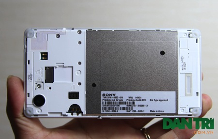 Cận cảnh Xperia E3 tầm trung giá 5 triệu sắp bán tại Việt Nam - 7 Có thể tháo rời nhưng không thể tháo pin
