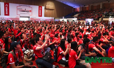 Giới trẻ TPHCM phá kỉ lục thí sinh tham dự cuộc thi nhiếp ảnh toàn châu Á - 8 Nhiều bạn trẻ tỏ ra phấn khích và vui sướng