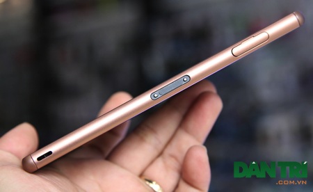 Mọi phím bấm đều được đặt tương đồng so với người tiền nhiệm trước đó