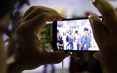 Sony trưng bày loạt sản phẩm gây chú ý tại Sony Show 2014 - 7 Khách tham qua thử nghiệm chụp ảnh
