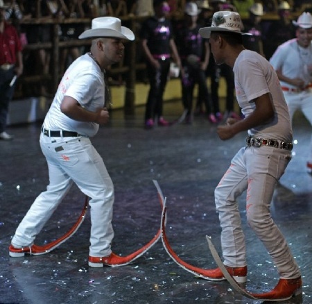 Mốt đi bốt cong vút ở Mexico - 7